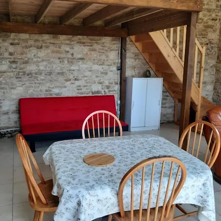 Chateau De Puybelliard שאנטונה