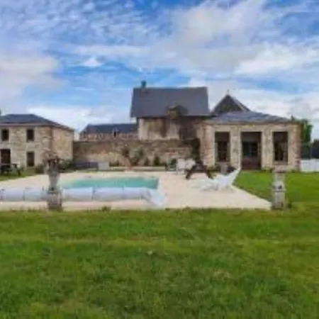 בית נופש Chateau De Puybelliard שאנטונה